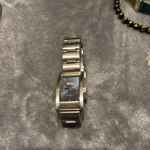 Costume jewelry -bracelets and watches - Picture 2 of 15